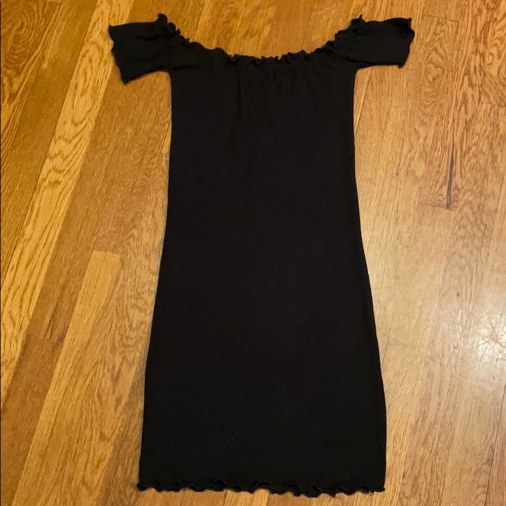 Fitted ribbed black dress